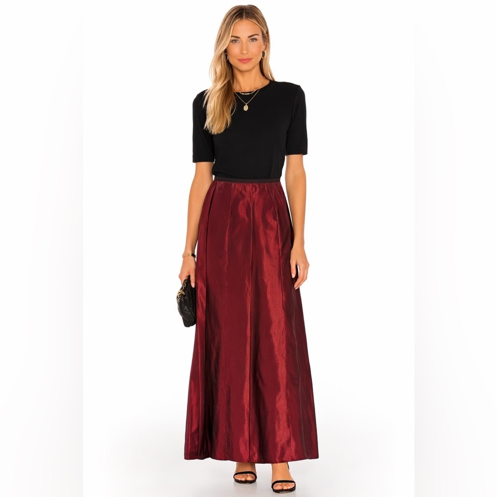 Ann Taylor Vintage Taffeta Midi Skirt
Size 2 — Excellent Condition
39” Length